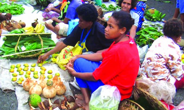 Local farmers market in Papua New Guinea ©NARI